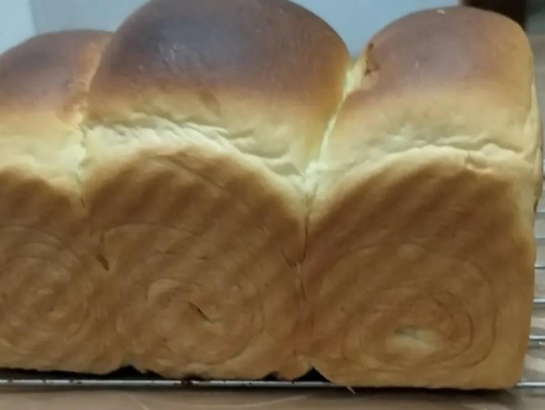 吐司，奶香手撕面包，超级香浓