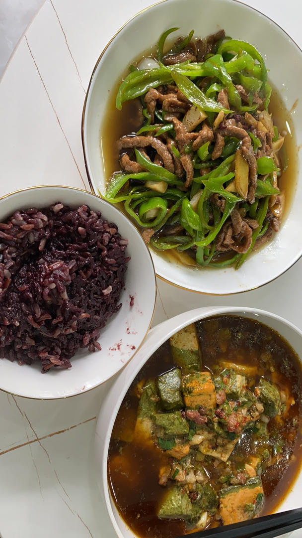 厨师长教你：“青椒牛肉丝”的家常做法，家乡的味道，先收藏了