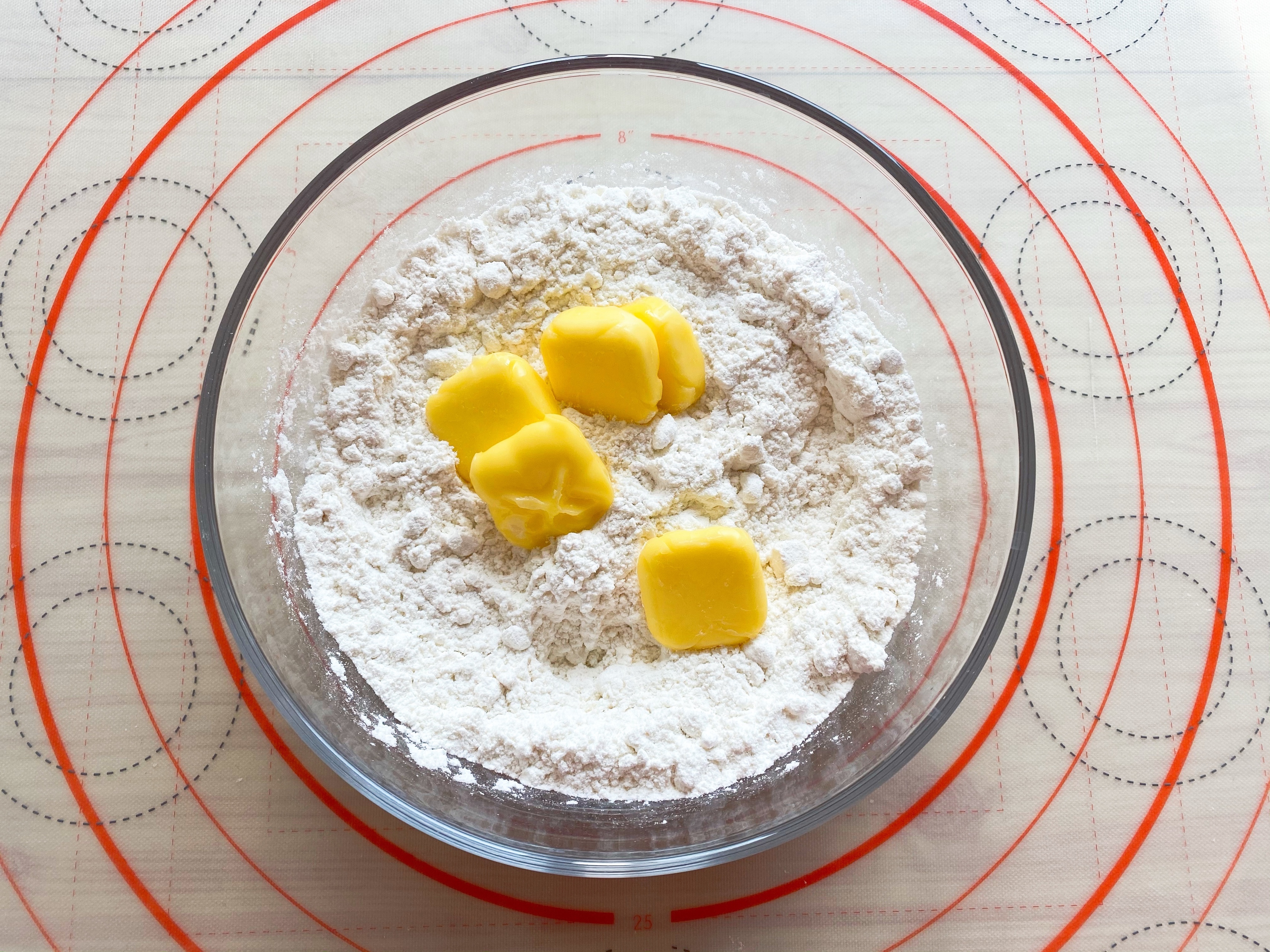 咸香可口❗️一次成功❗️咸蛋黄香葱火腿司康❗️的做法 步骤7