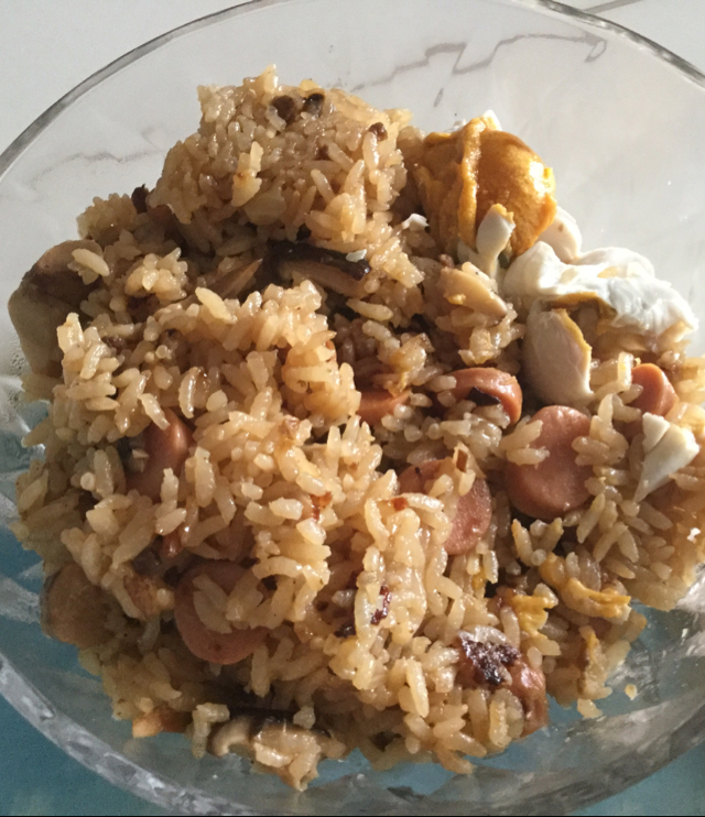 电饭锅香菇香肠饭(●´∀｀●)