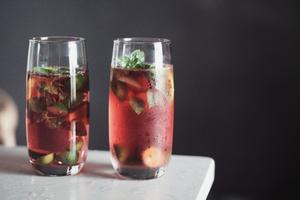 夏日5分钟的健康饮品玫瑰酒双柠🍋薄荷苏打水的做法 步骤6