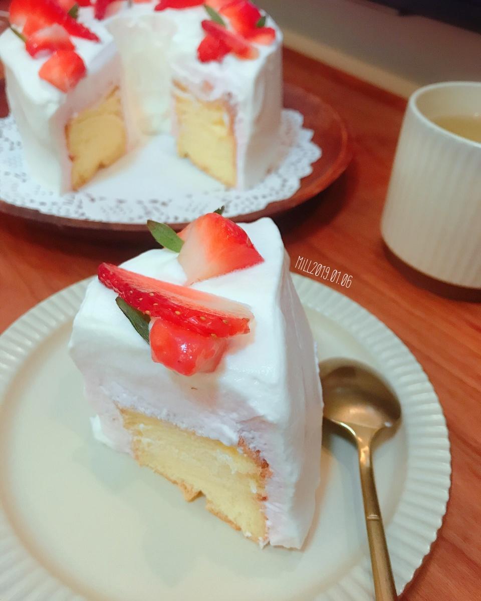 草莓戚风蛋糕