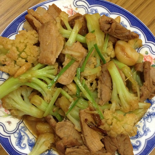 腊肉炒有机花菜