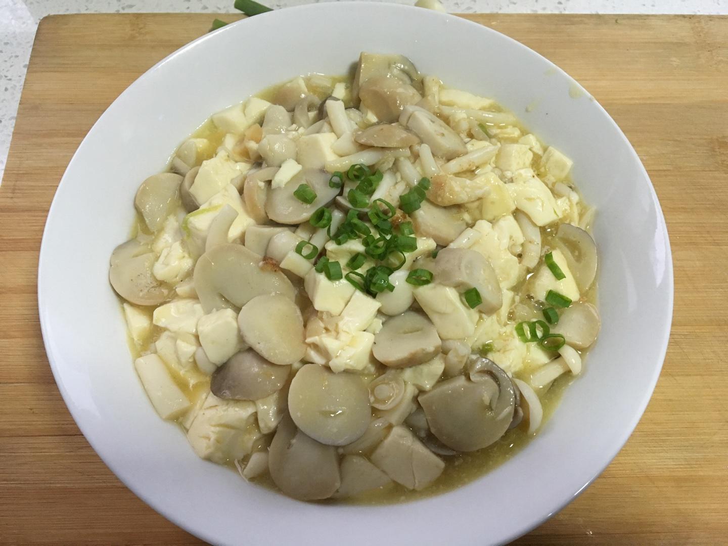 鲜菇炖豆腐的做法