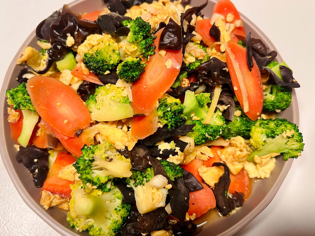 健康低卡家常菜——西兰花木耳炒蛋