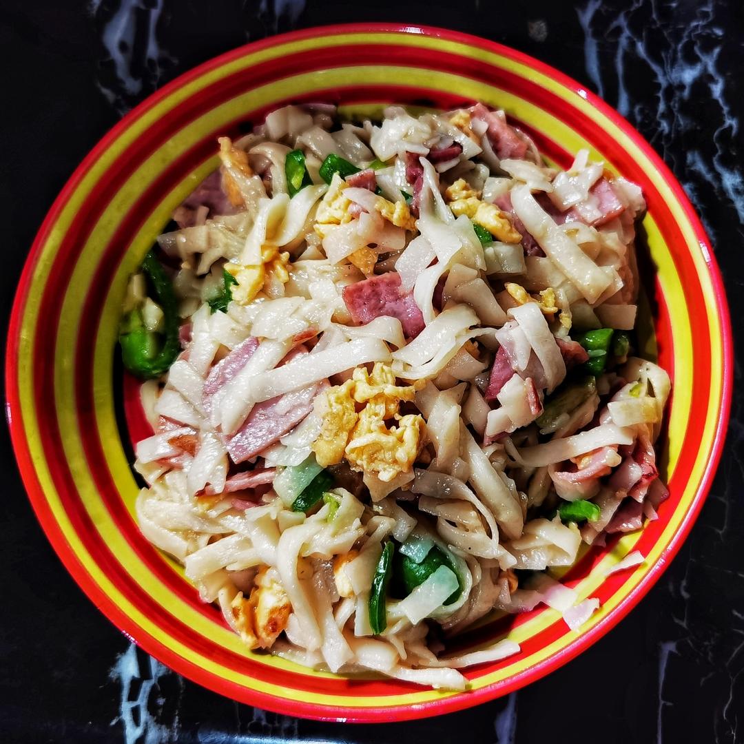 火腿，鸡蛋青椒炒面