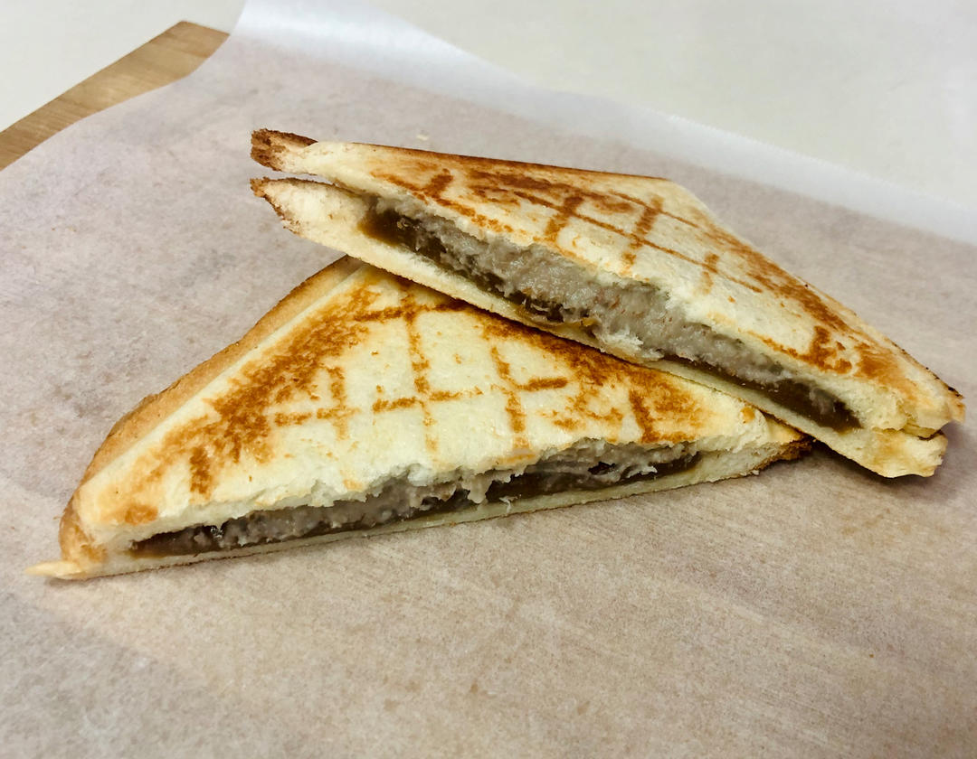 我有一台三明治机