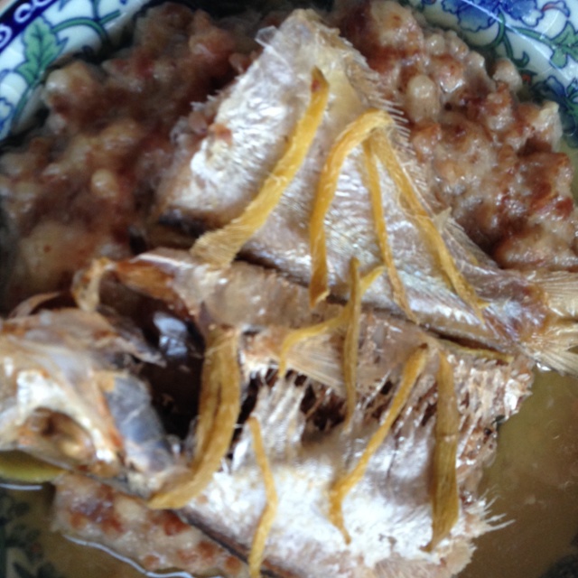 咸鳓鱼鲞蒸肉饼