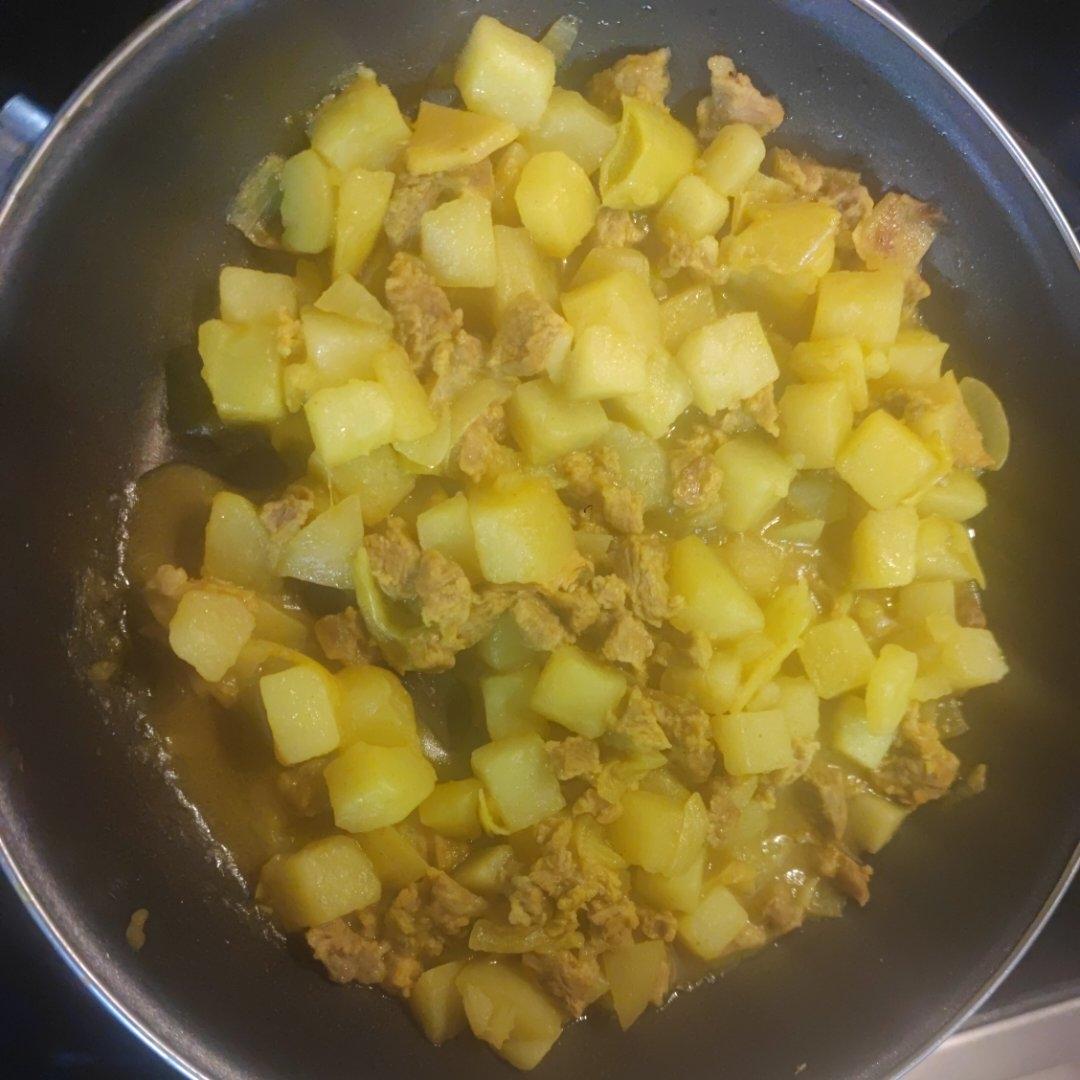 咖喱土豆炖牛腩