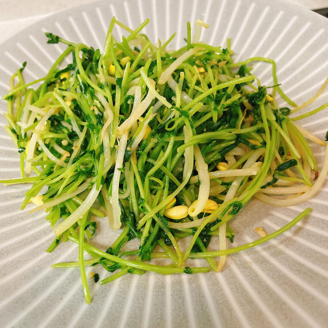清新豌豆苗