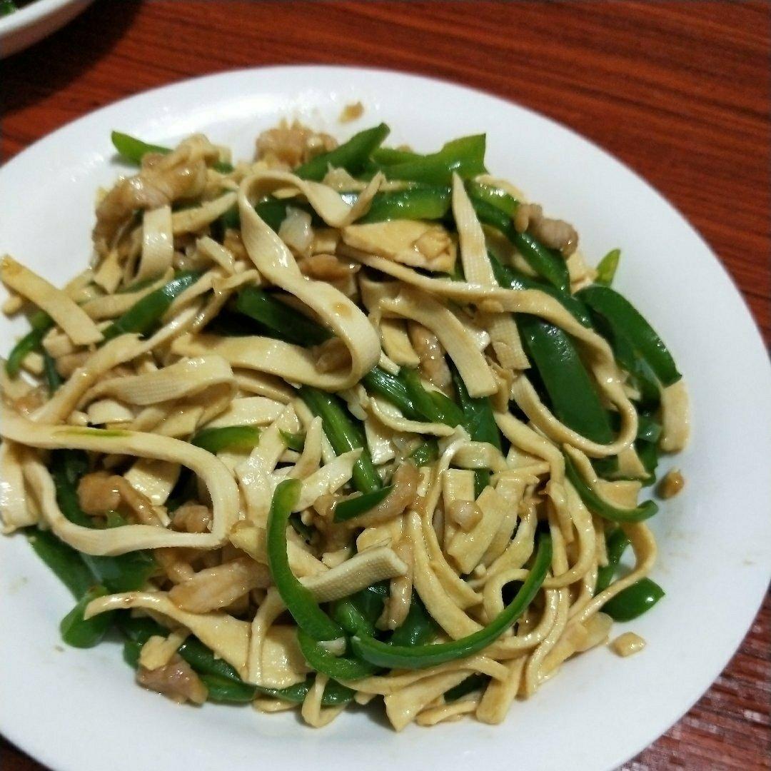 un000做的青椒豆腐皮炒肉丝