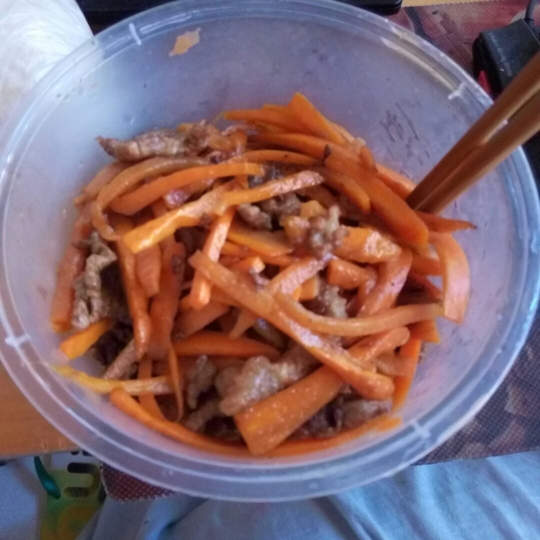 红萝卜炒肉丝