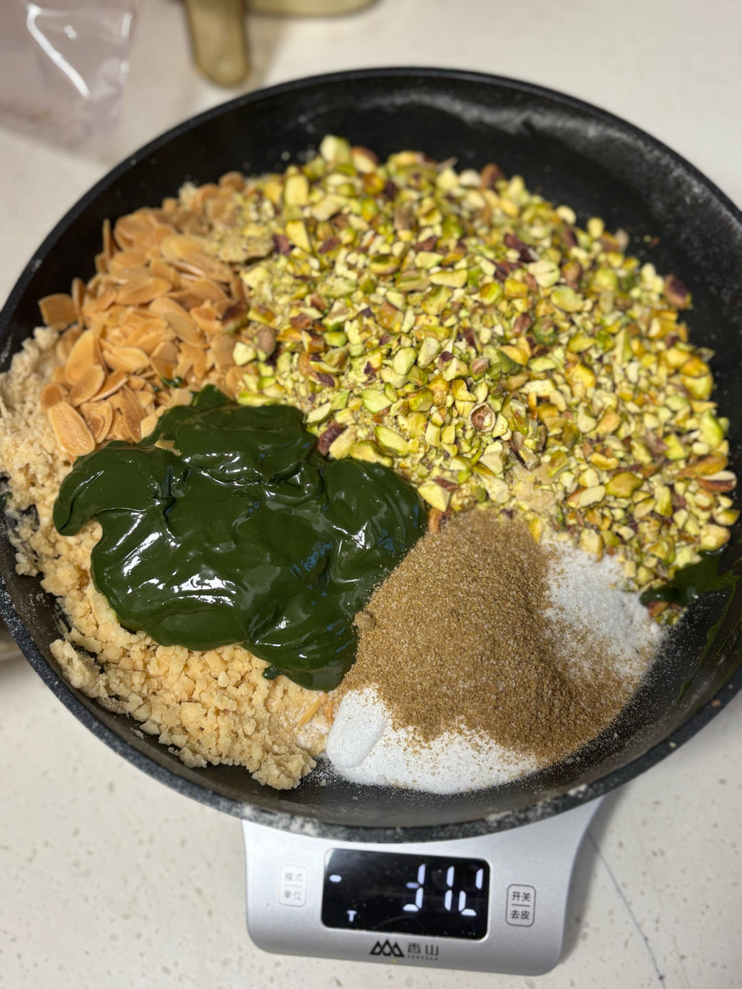 今年爆火的开心果脆皮月饼｜开心果霸霸月饼