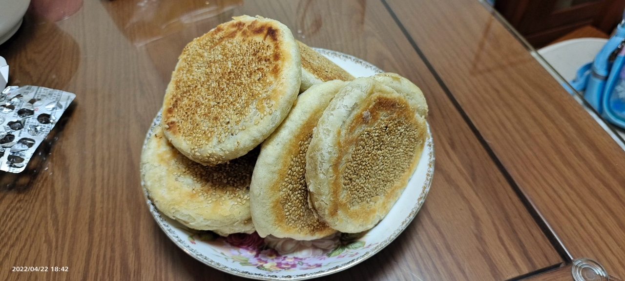 早餐店芝麻椒盐酥饼 外酥里软层次分明 一口咬下去直掉渣 附细节视频详解