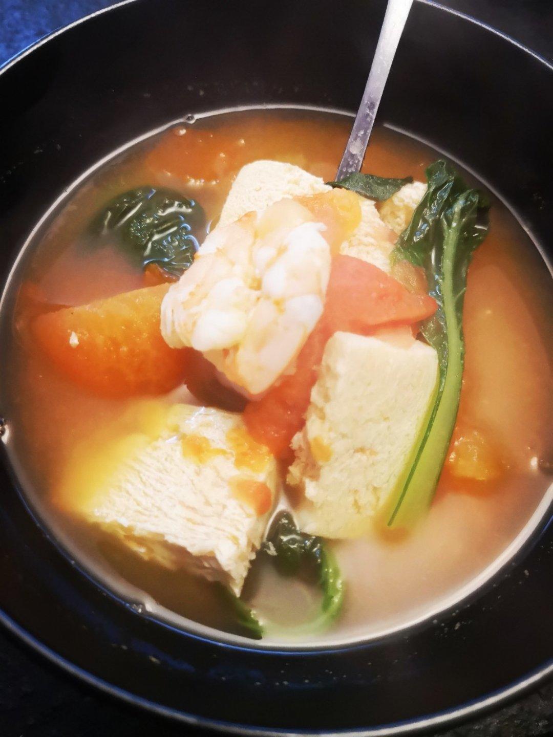 西红柿冻豆腐虾仁汤
