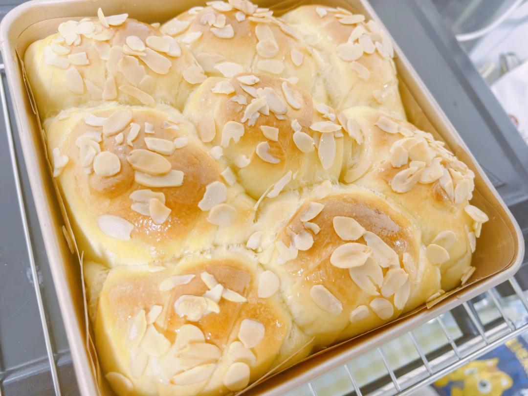 会拉丝的波兰种牛奶面包卷🥐淡奶牛角小餐包🍴