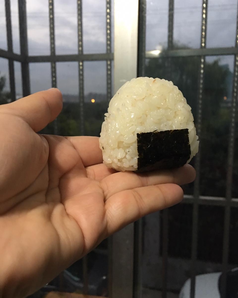 金枪鱼辣白菜饭团