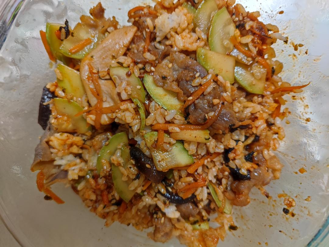 韩式肥牛石锅拌饭