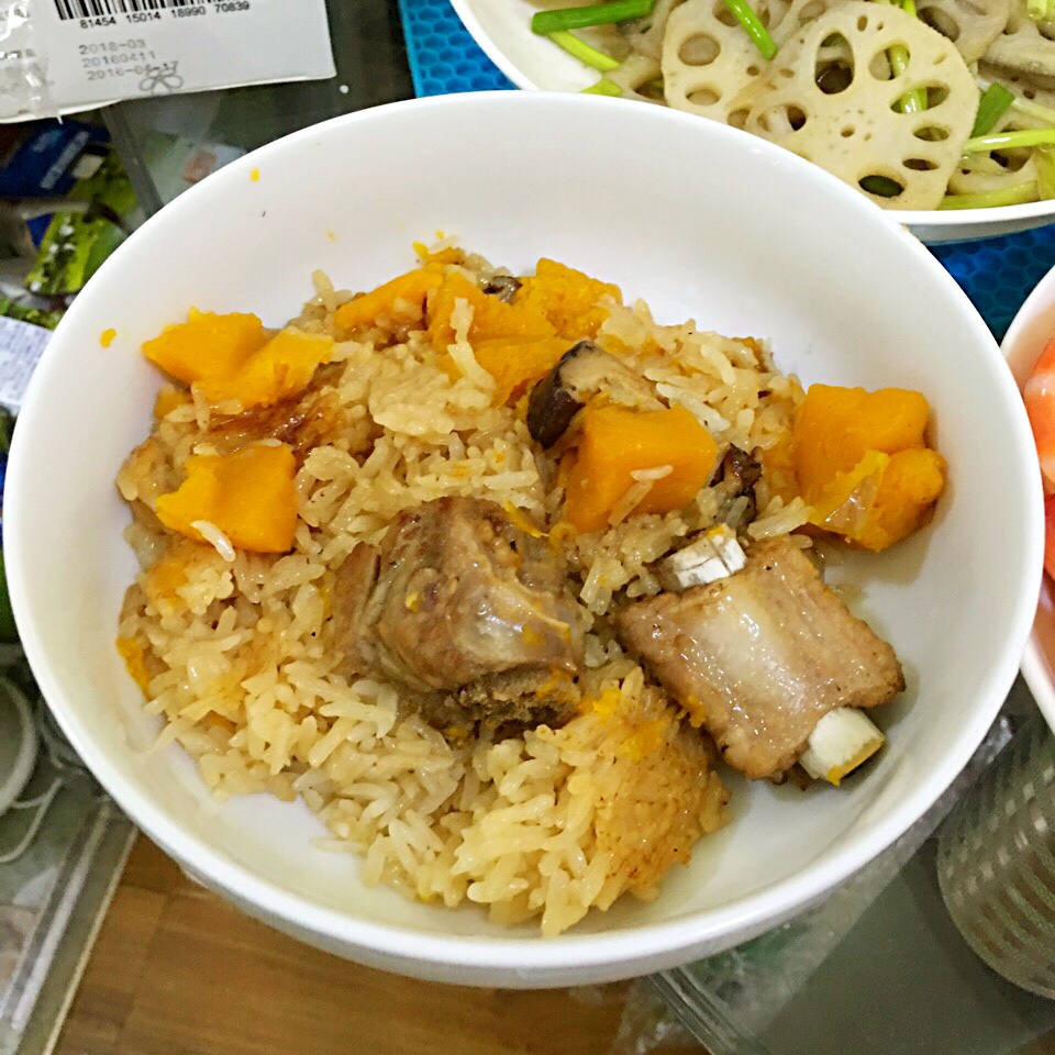 喷香排骨焖饭（爆好吃）