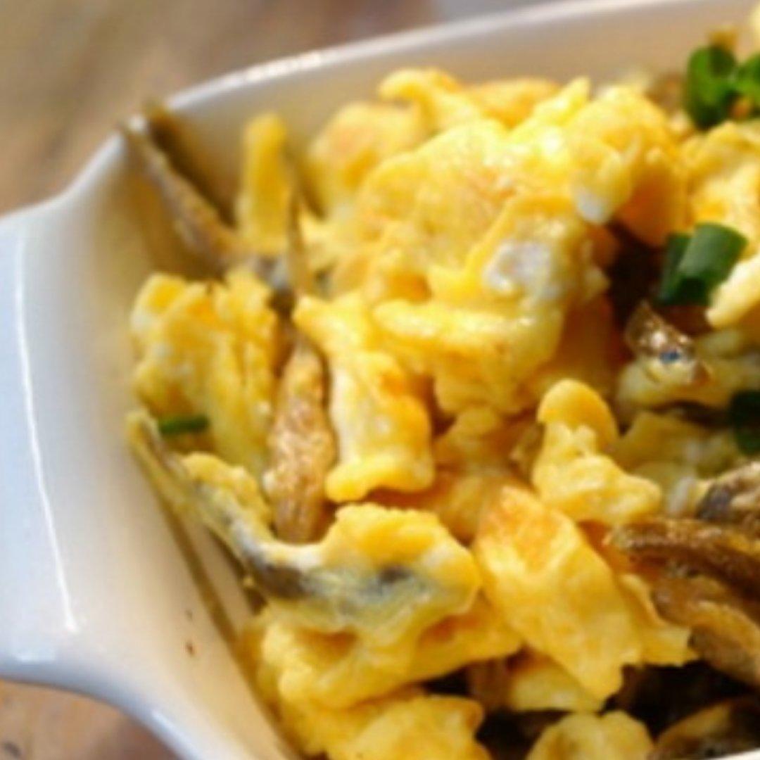 宝妈必学—小银鱼炒蛋—宝宝补钙辅食