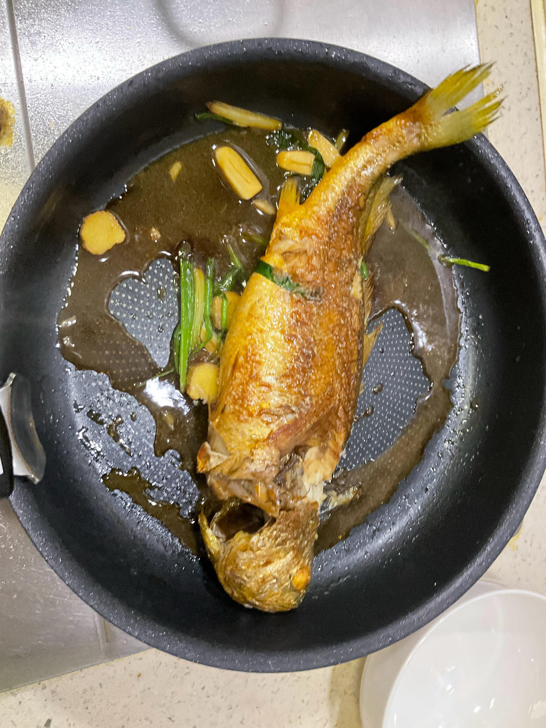 红烧黄鱼—鱼皮不破的小窍门