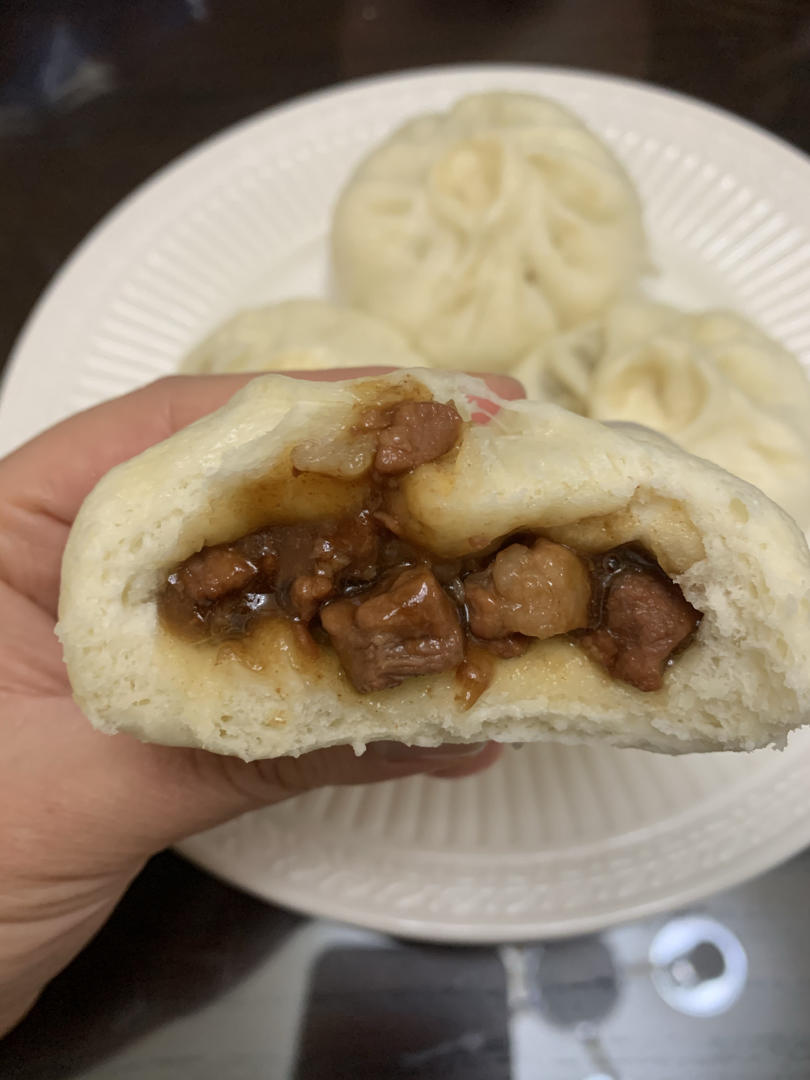 云朵般松软爆浆蜜汁叉烧包