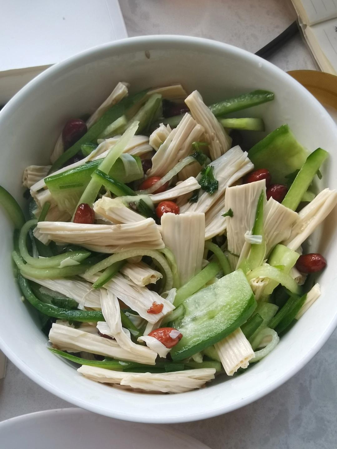 凉拌（腐竹木耳黄瓜）