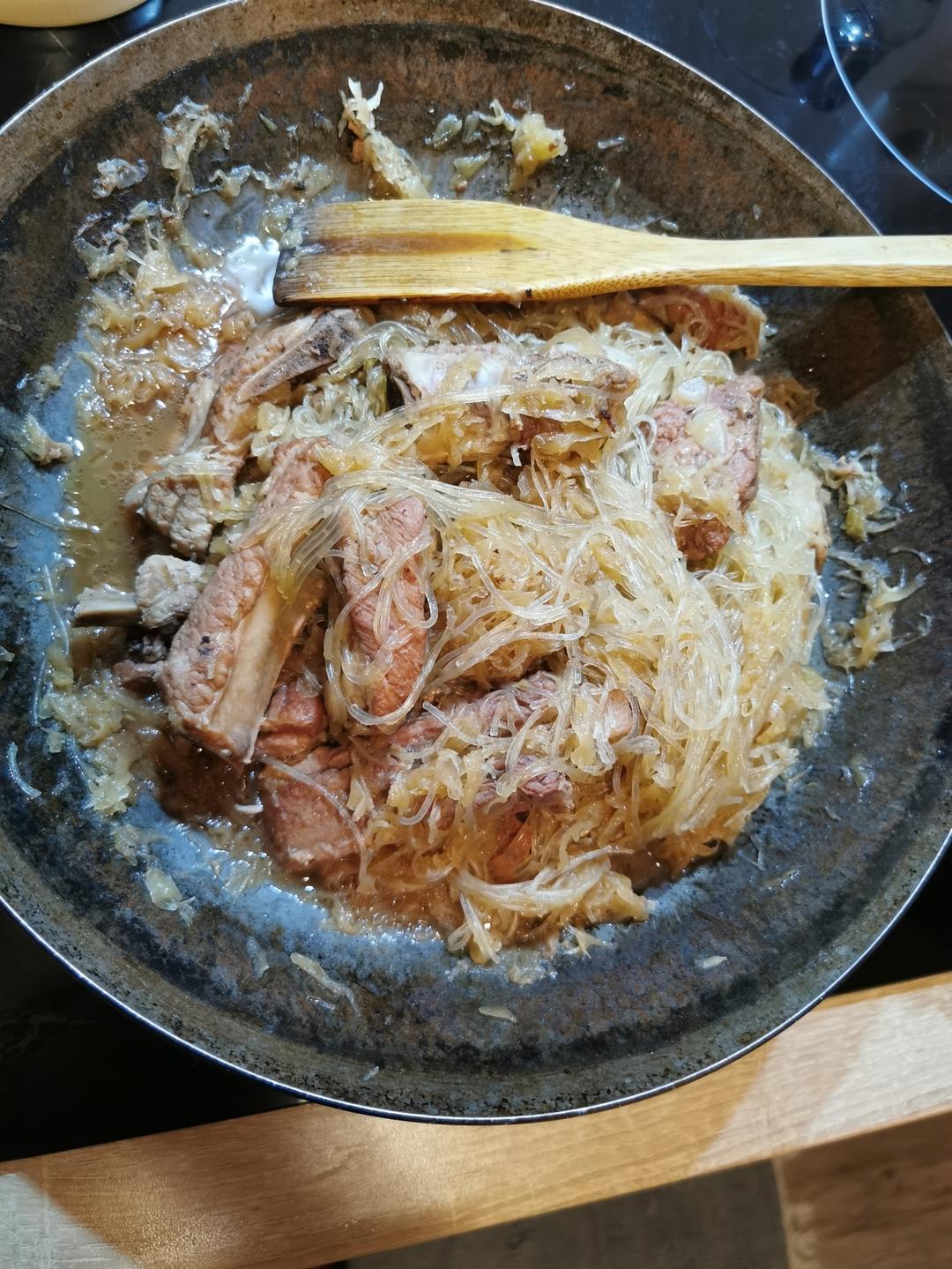 和东北人学炖酸菜排骨