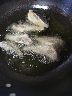 香酥油炸黄花鱼的做法 步骤3