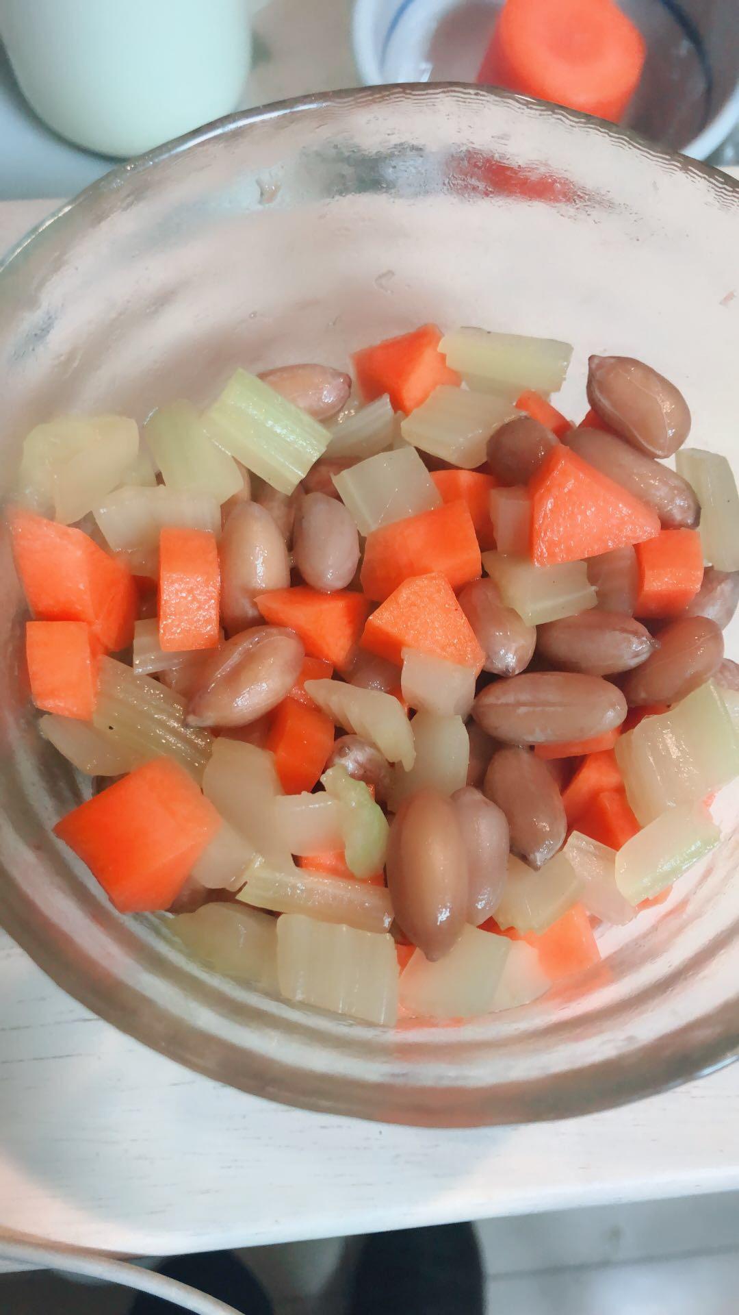 凉拌芹菜花生米胡萝卜