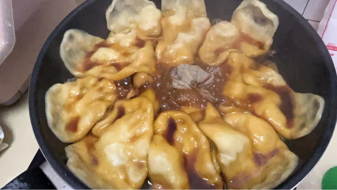 地锅鸡，教你贴饼子好吃的小技巧~