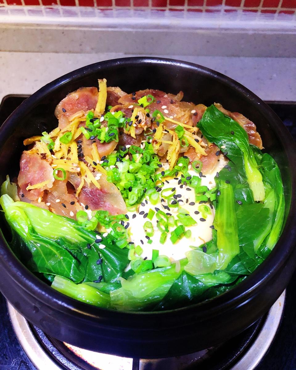 广味腊肠煲仔饭