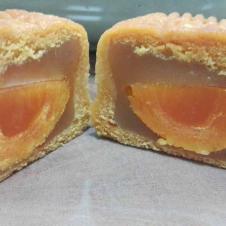 广式月饼——蛋黄莲蓉月饼