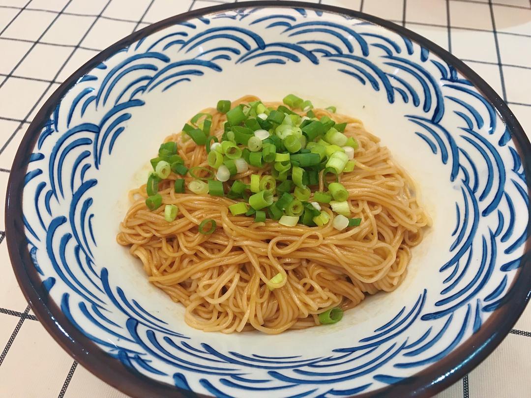 葱油拌面（快手简单，美味无敌）