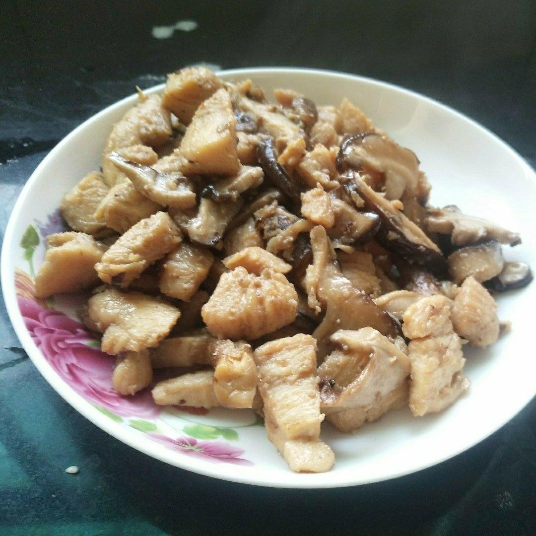 减脂：香菇滑鸡胸！吃过之后，进医院了……
