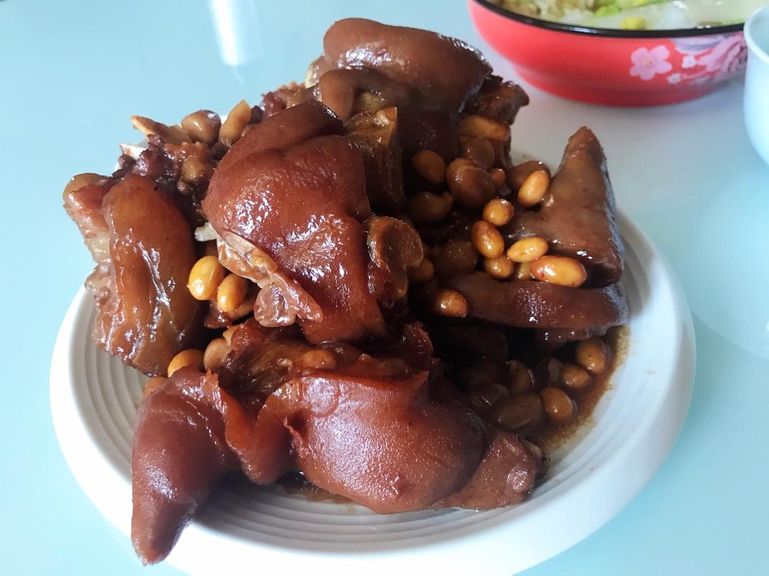 美味的家常菜：红烧猪蹄