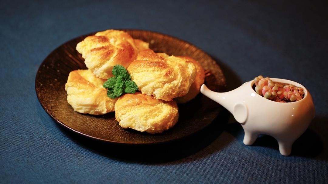 新手就能成功的【椰蓉面包卷】-手揉出膜