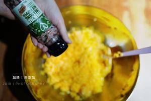 黄金青菜炒饭的做法 步骤3
