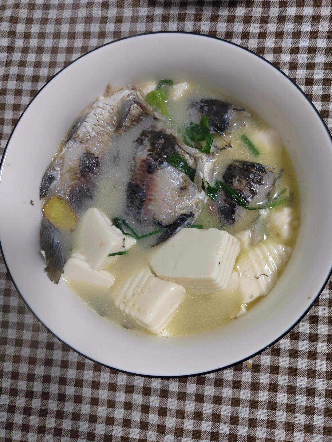 鲫鱼豆腐汤