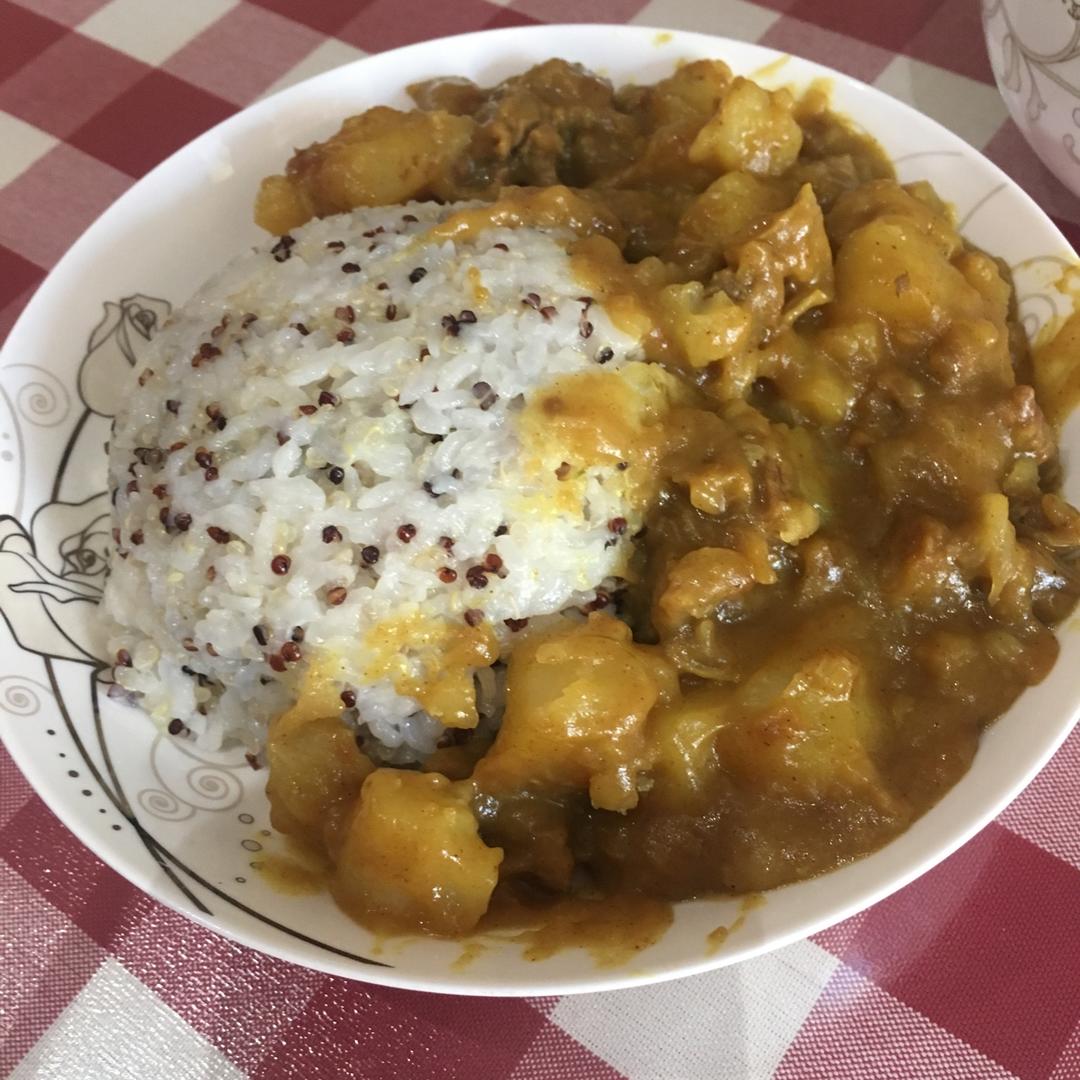 【咖喱牛腩拌饭】