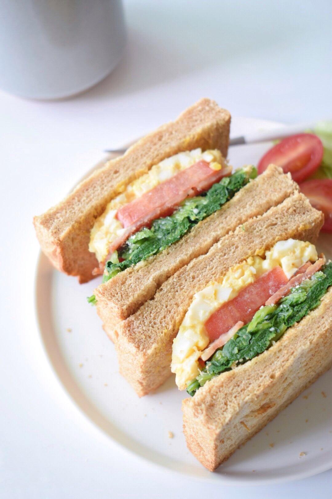 菠菜鸡蛋沙拉三明治的做法