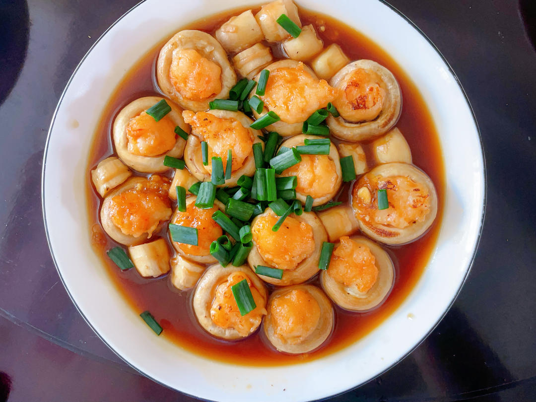 一口爆汁的虾滑酿口蘑