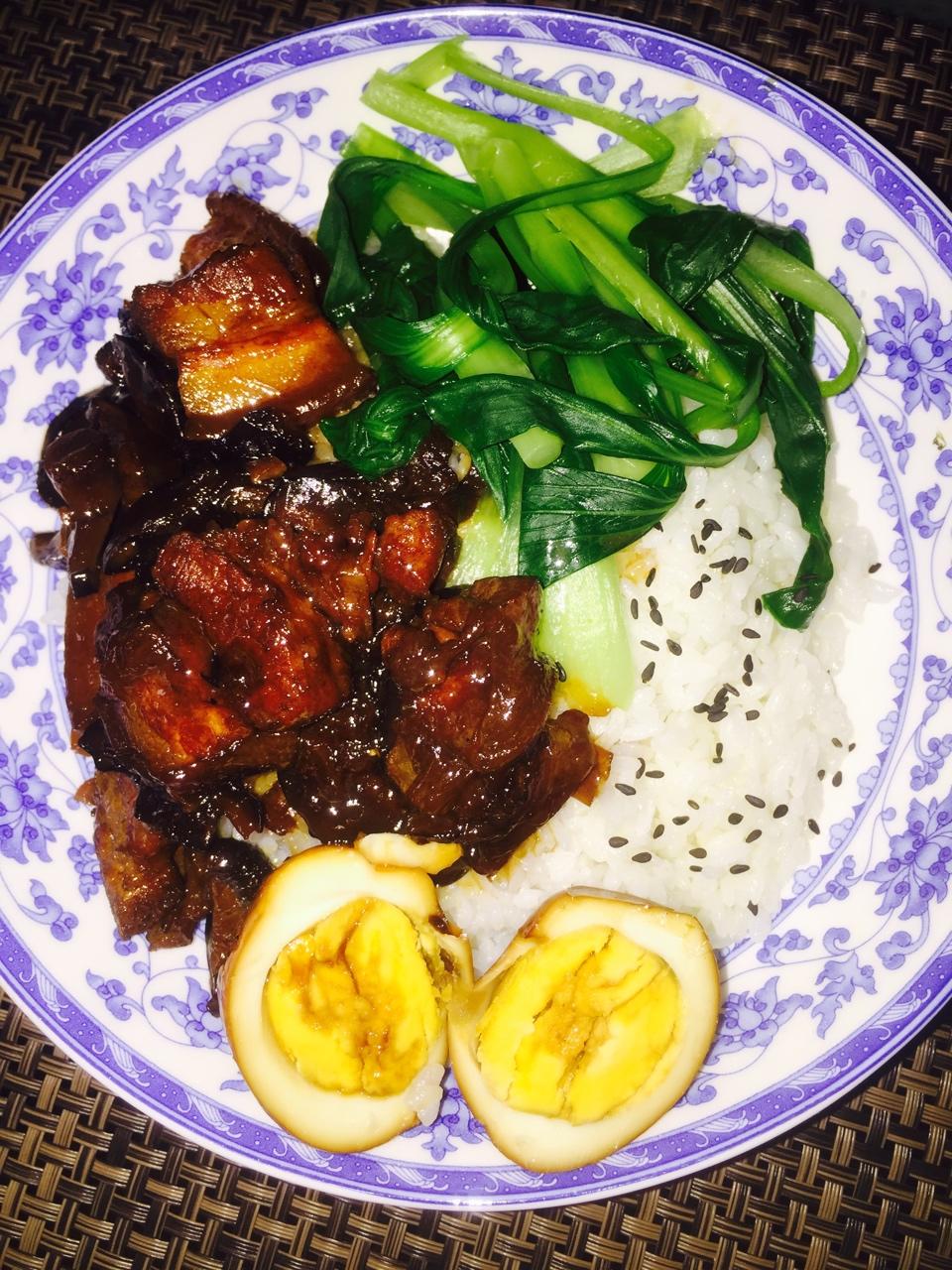洋葱酥卤肉饭