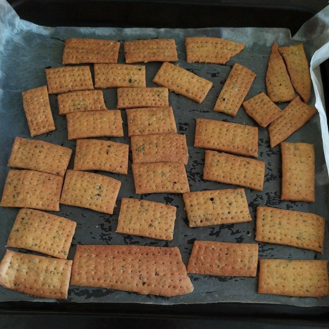 太平苏打饼干的做法（奶香键康饼干、内附脱水香葱制作）