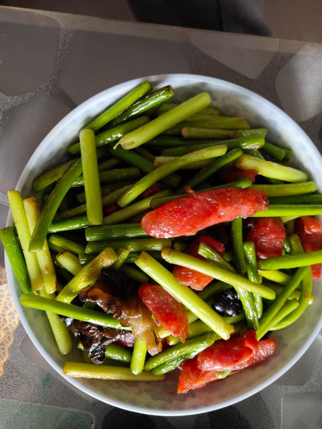 蒜薹木耳炒腊肠