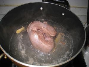 芡实莲子煲猪心的做法 步骤1