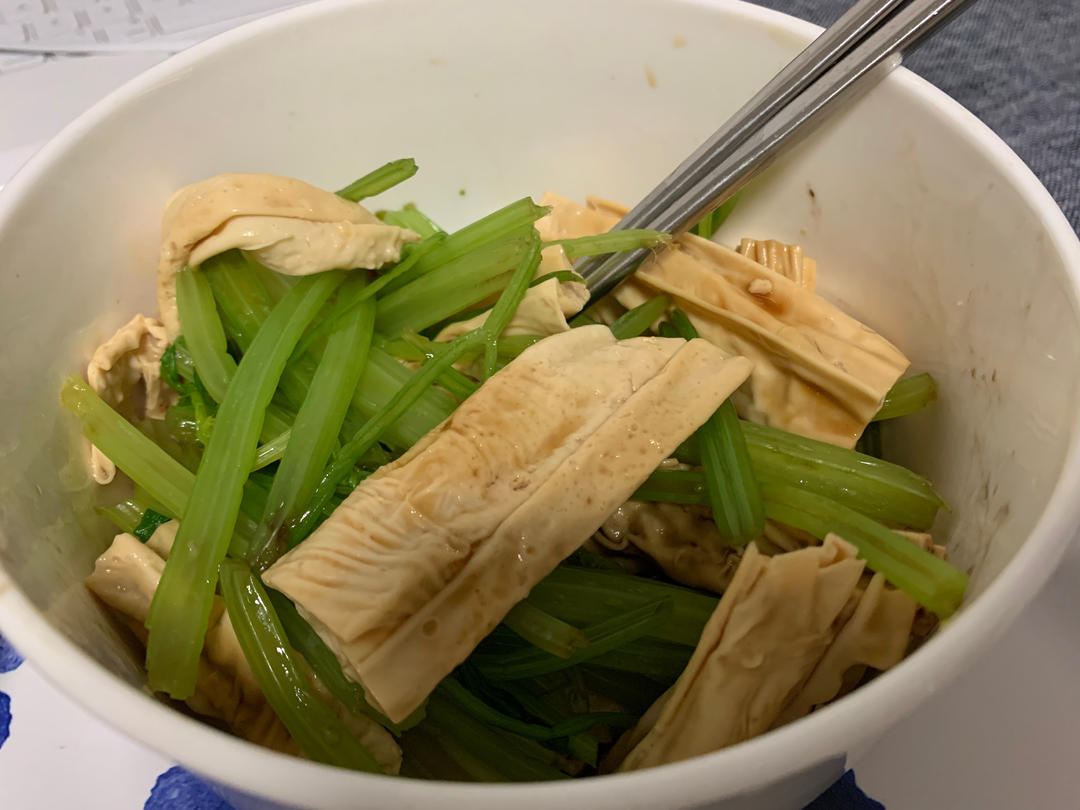 夏日凉拌菜|芹菜腐竹花生米