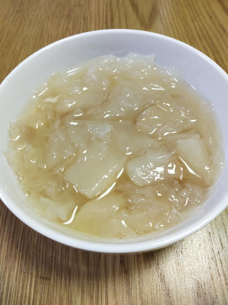银耳雪梨海底椰糖水的做法