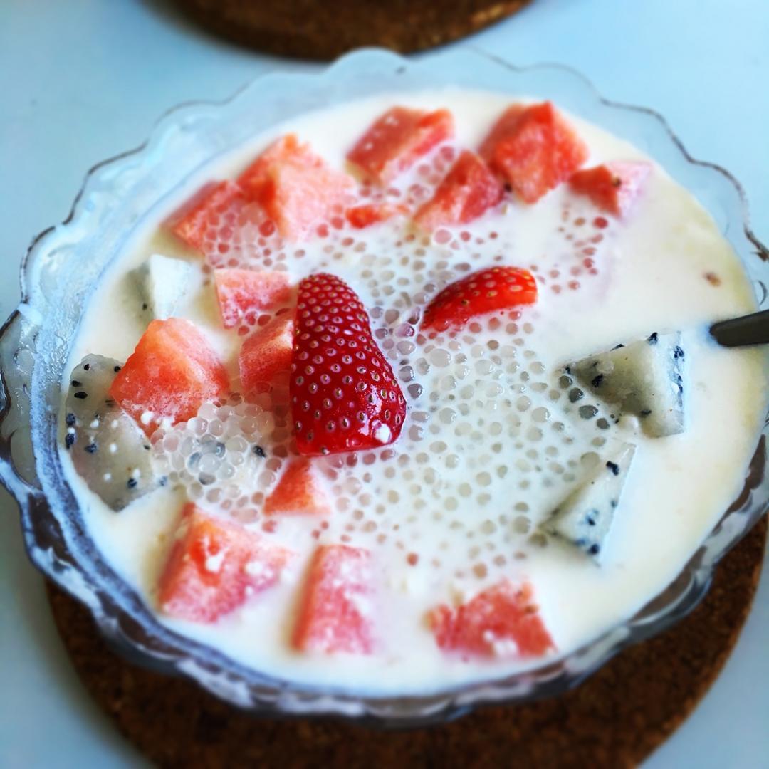 咖啡肉片做的西米水果捞