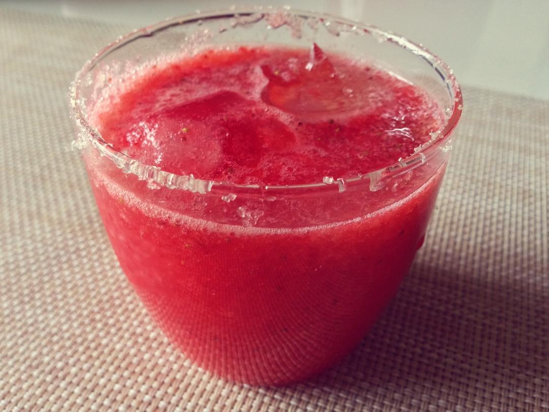 草莓柠檬水
Strawberry Lemonade